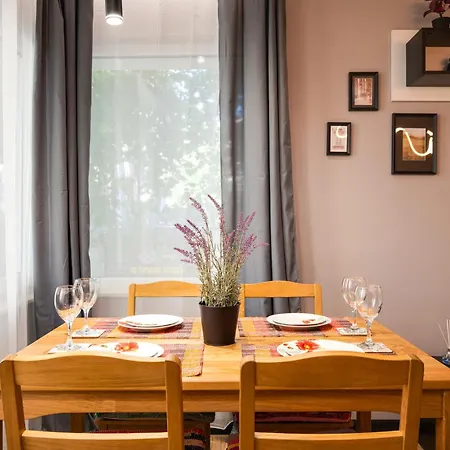 Flats With Style Warna