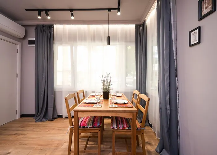 Flats With Style Warna