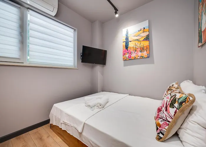 Flats With Style Warna